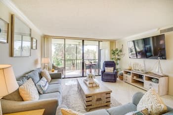 Sunny Fort Pierce Resort Condo w/ Beach Access!