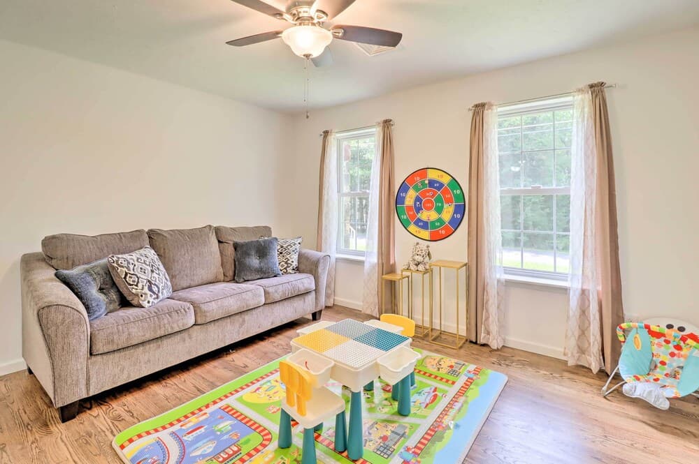 Gorgeous Pocono Summit Retreat w/ Deck & Hot Tub!