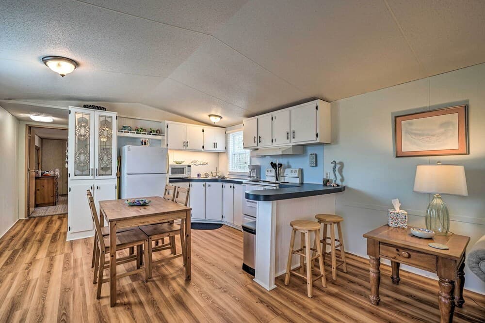 Peaceful Supply House ~ 2 Mi to Holden Beach!