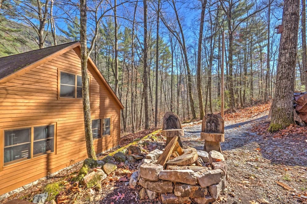 Highlands Cabin w/ Forest Views < 4 Mi to Cashiers