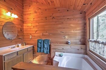 Highlands Cabin w/ Forest Views < 4 Mi to Cashiers