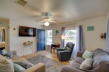 Pet-friendly Retreat in Gulfport < 1 Mi to Beach!
