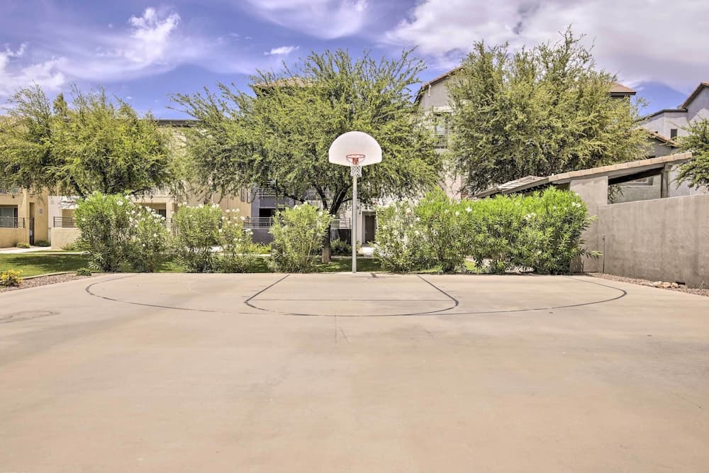 6 Mi to Dtwn Chandler: Newly Built Townhome