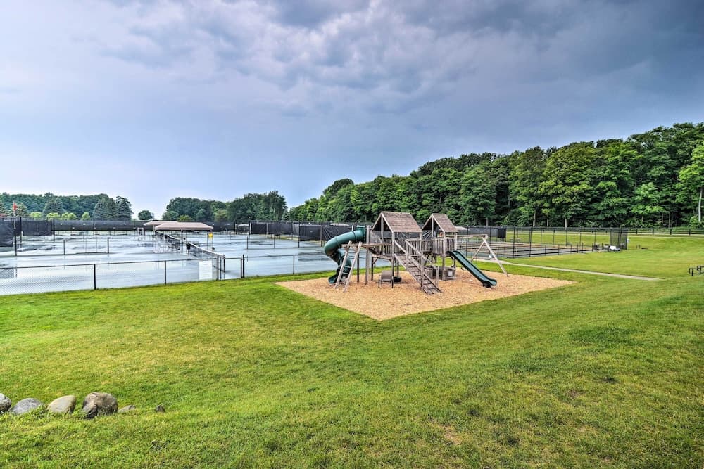 10 Mi to Nubs Nob: Modern Retreat w/ Fire Pit