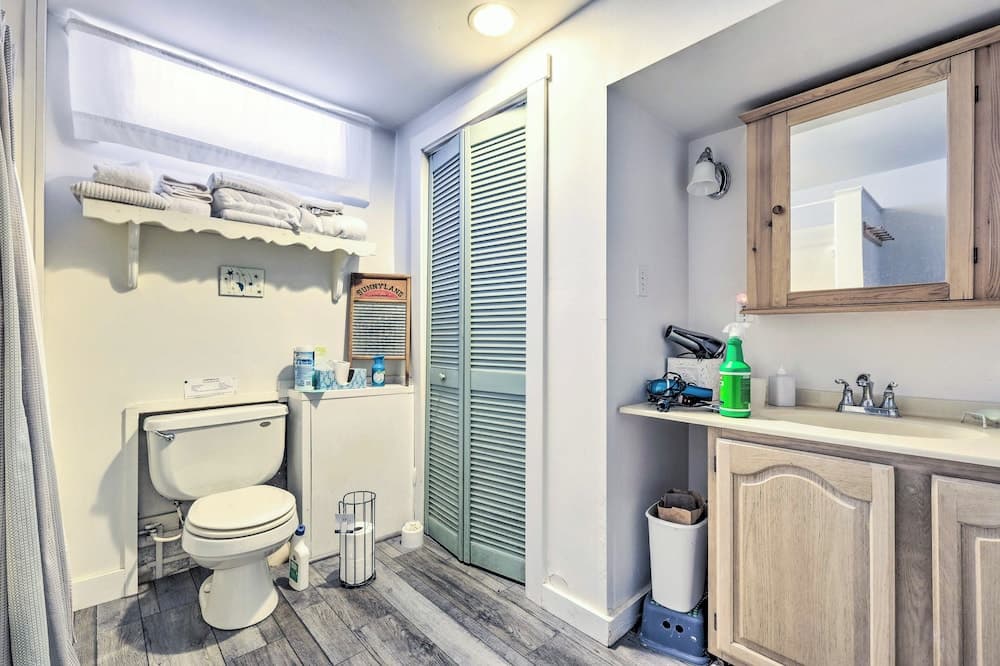 Cozy Waterfront Cottage on Montsweag Bay!