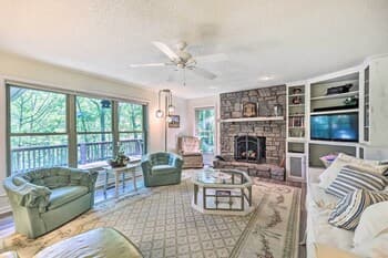 Scenic Hot Springs Cottage w/ Covered Deck!