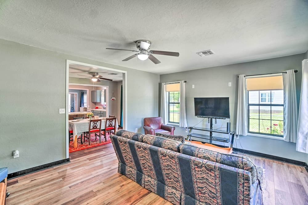 Centrally Located Lawton Home: Dogs Welcome!