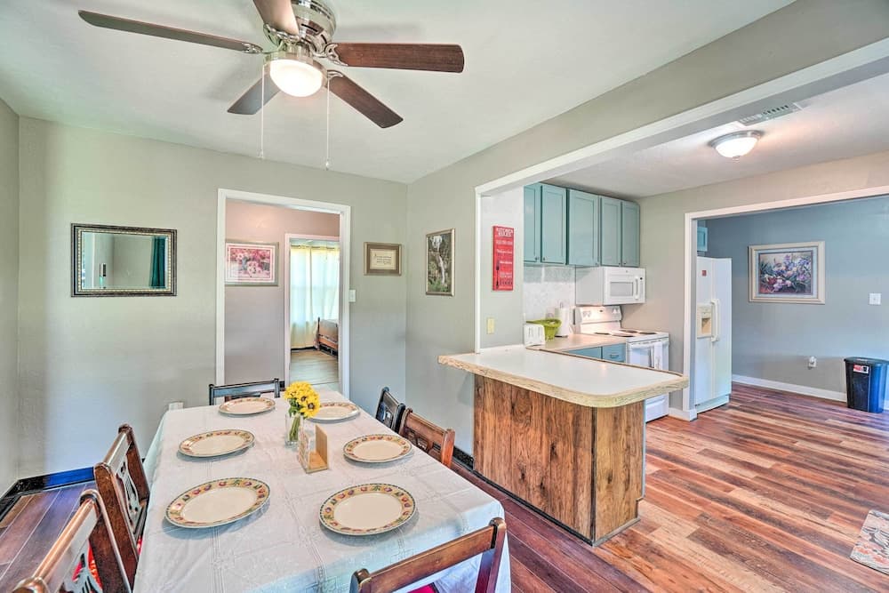 Centrally Located Lawton Home: Dogs Welcome!