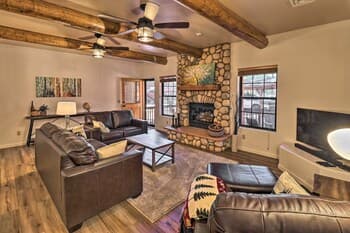 Charming Pinetop Condo w/ Fire Pit + Grill!