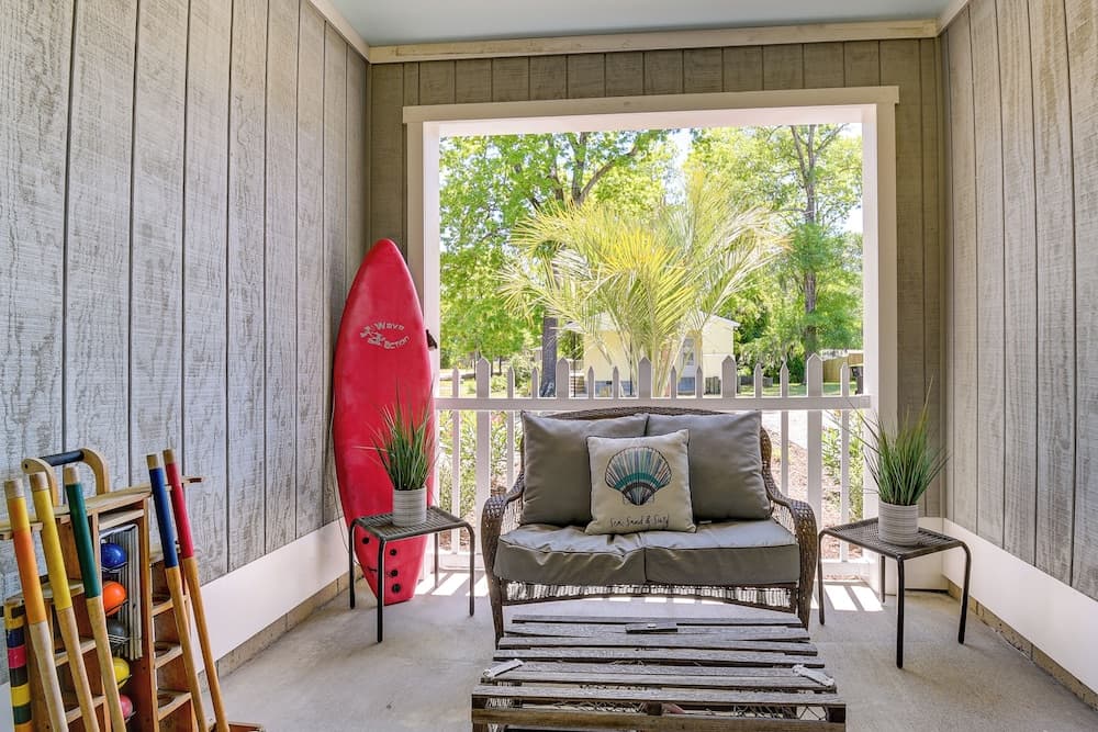 Charming Ocean Isle Beach Home ~ 1 Mi to Beach!