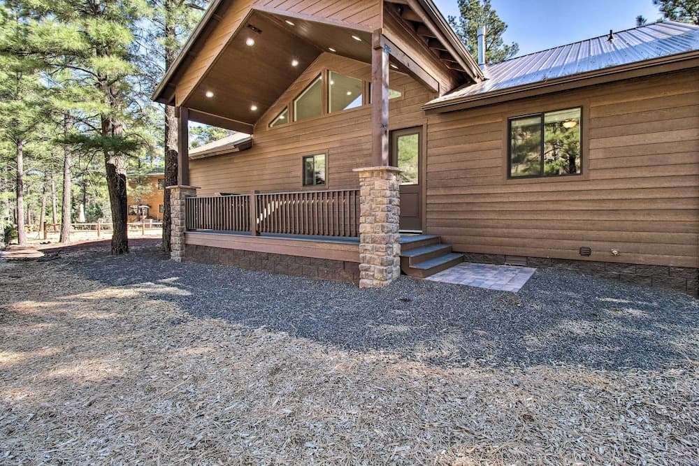 Pet-friendly Show Low Cabin: Near Hiking!