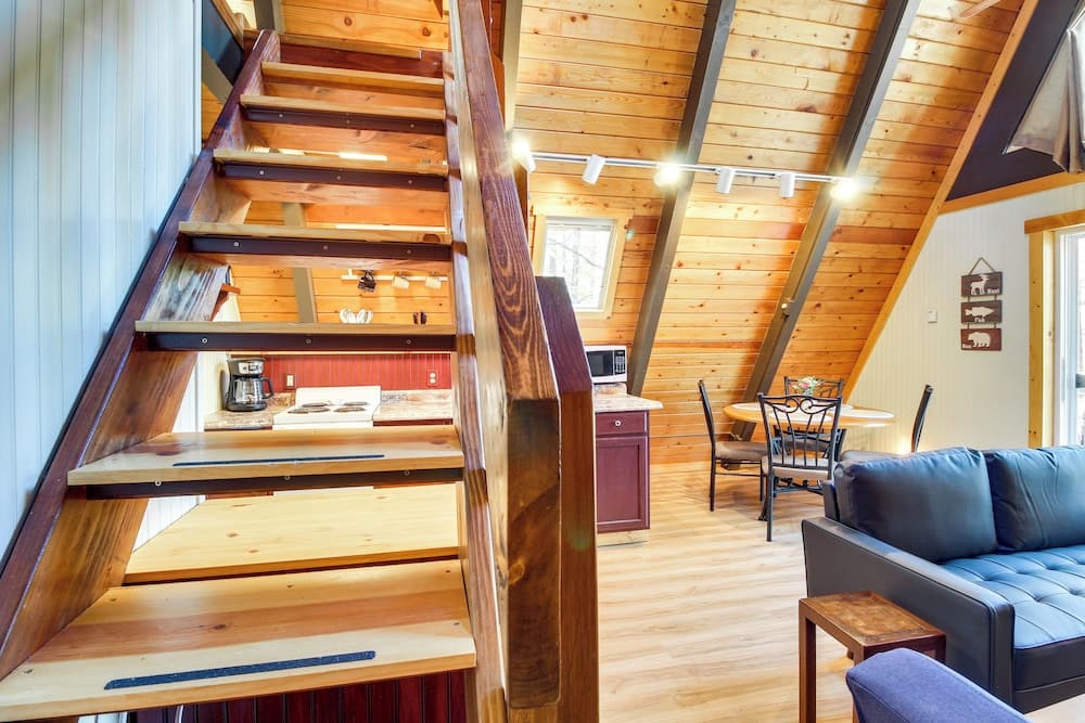 A-frame Cabin w/ Deck & Grill in Pinetop!