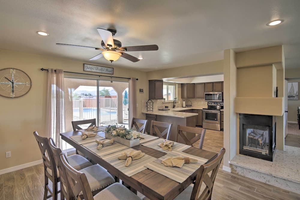 < 3 Mi to Lake Havasu: Home w/ Patio & Grill!