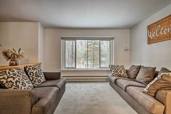 Pocono Pines Home ~ 10 Mi to Skiing & Hiking!