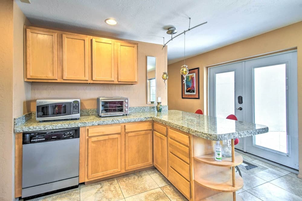 Paradise Valley Cottage Near Hiking Trails!