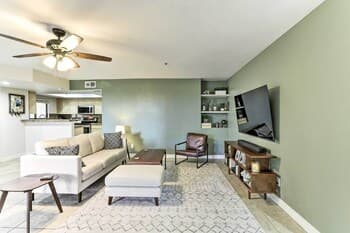 Phoenix Condo w/ Community Pool & Hot Tub!