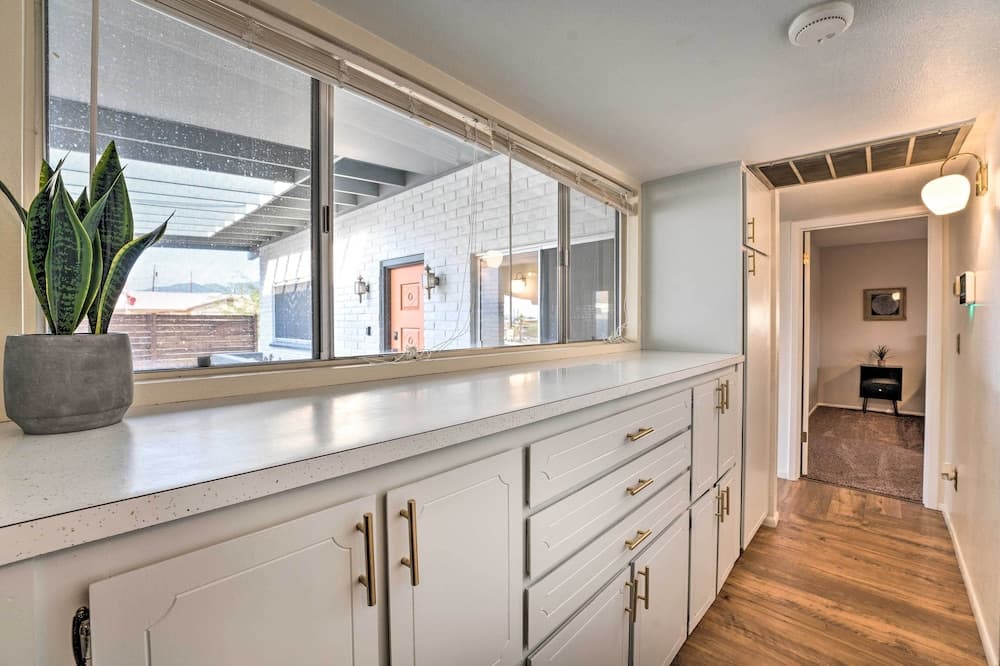 Desert Getaway w/ Pool, 2 Mi to Lake Havasu!