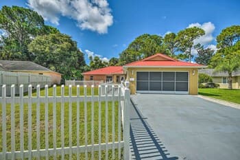 Sunny Port Orange Escape ~ 3 Miles to Beach!