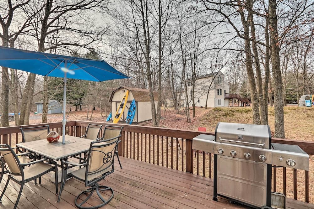 Walk to Pool & Lake: Albrightsville Vacation Home!