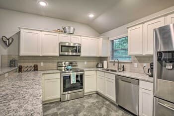 Peaceful Getaway < 1 Mile to Back 40 Trails!