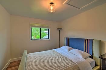 Stylish Olympia Home w/ Private Boat Dock!