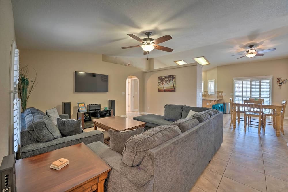 Temp-controlled Pool: Lake Havasu Escape, Mtn View