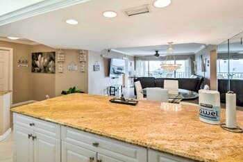 Apartment < Half a Mile to Marco Island Beach!