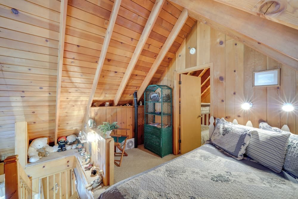 Mountain Top's Ponderosa Getaway Near Dome Rock!