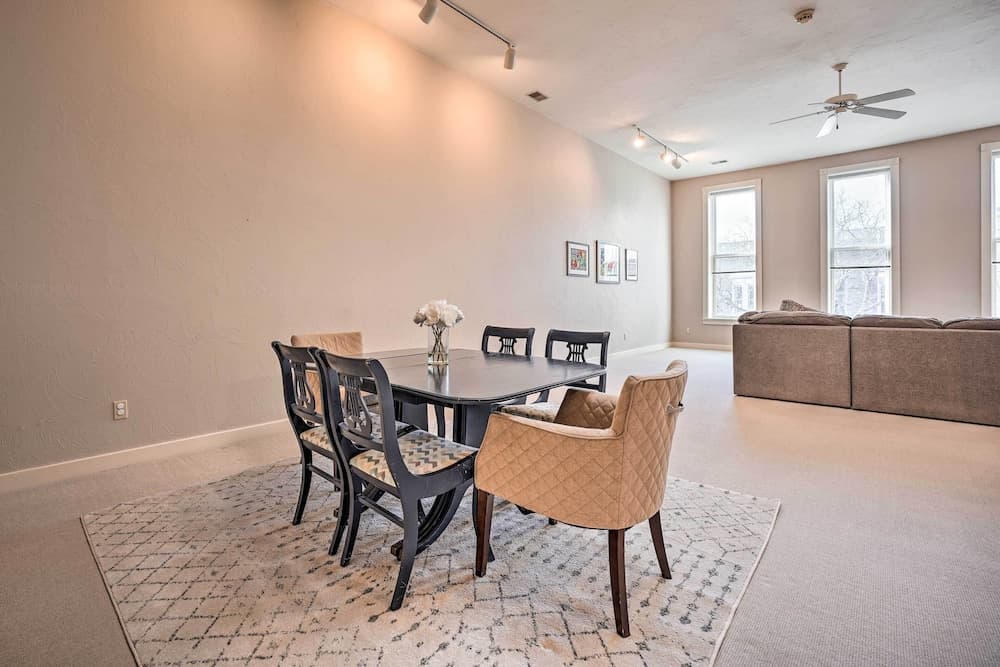 Charming Dtwn Holland Escape: Above Crust 54!