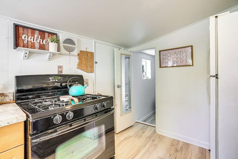 Cozy Wickenburg Abode: Explore the Wild West!