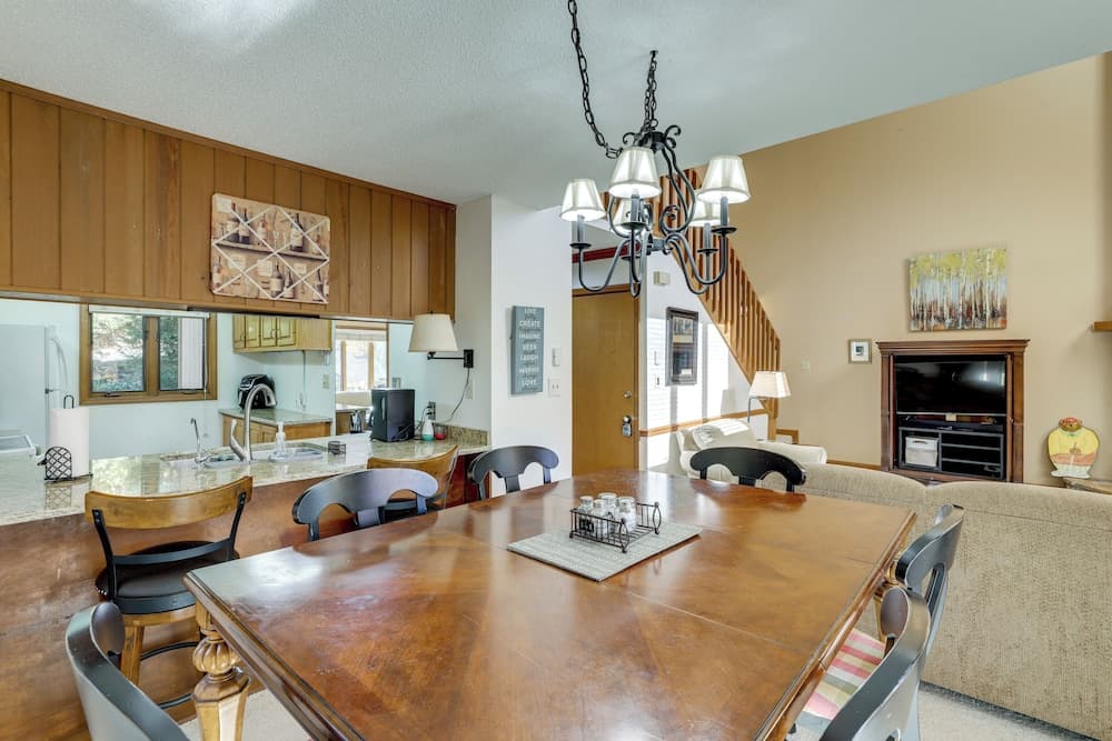 < 1/2 Mi to Sugar Mountain Resort: Cozy Condo!