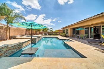 Chic Surprise Home W/pool, Hot Tub & Putting Green