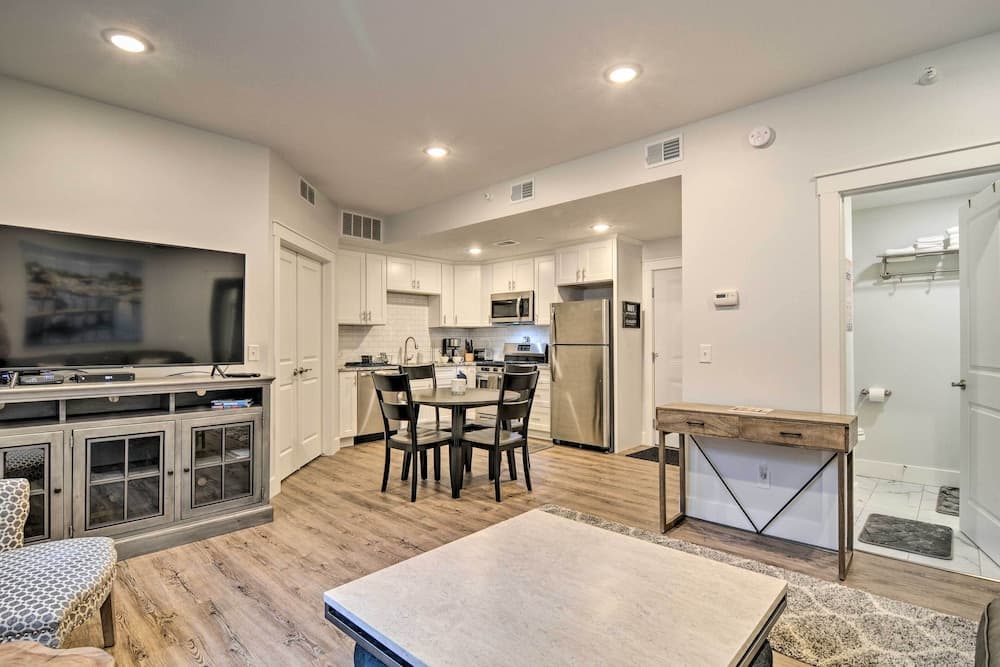 Centrally Located Traverse City Condo 1 Mi to Bay