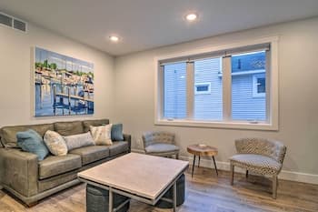 Modern Michigan Condo < 1 Mi to Grand Traverse Bay