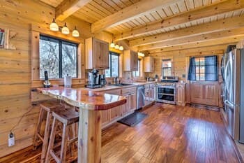 Pet-friendly Cloudcroft Cabin: Walk to Shops+food!