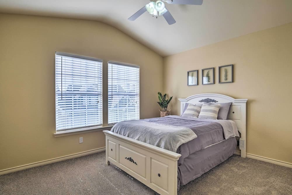 Modern Afton Townhome - Walk to Grand Lake!