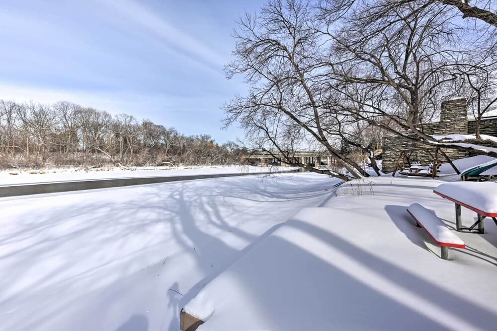 Riverfront Retreat ~ 4 Mi to Downtown Milwaukee!