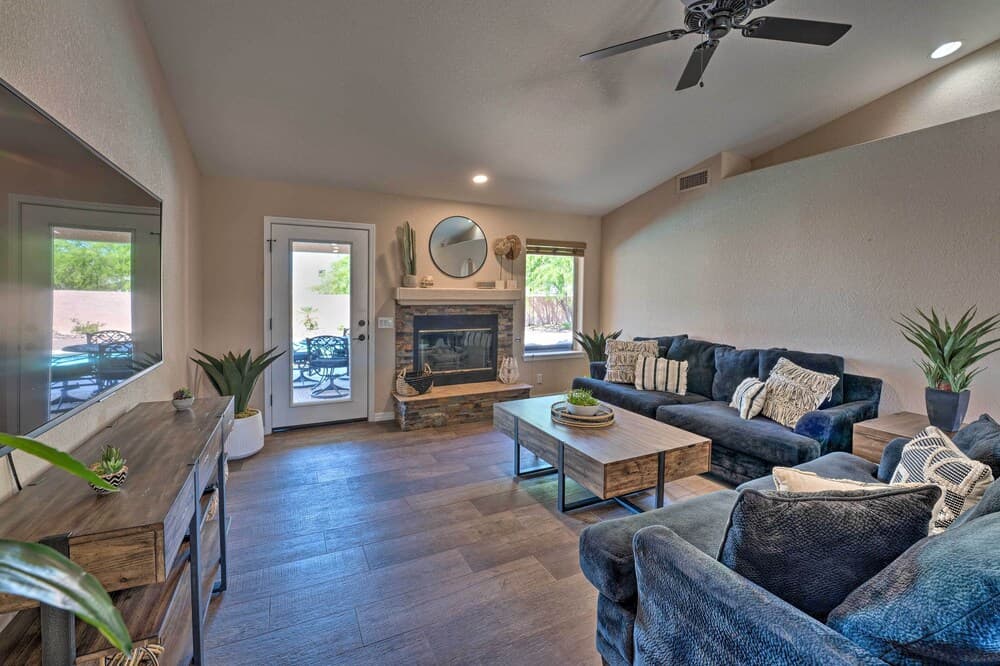 4 Mi to Lake Havasu: Home w/ Private Pool & Bbq!