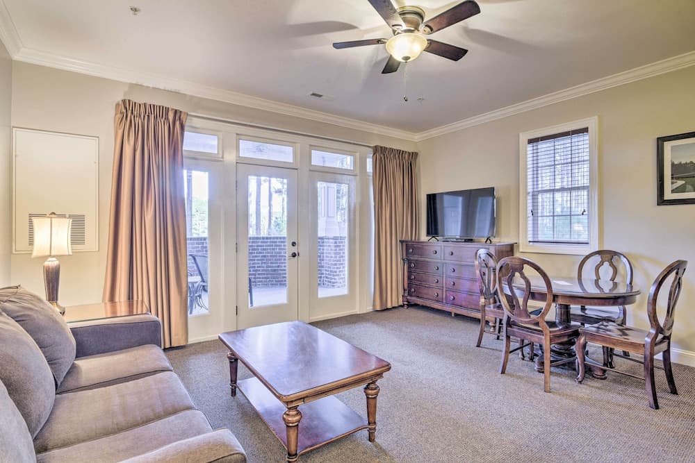 Anderson Creek Resort Condo on Golf Course w/ Pool