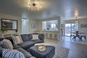 Gateway to Yosemite Home: Chic Oakhurst Oasis