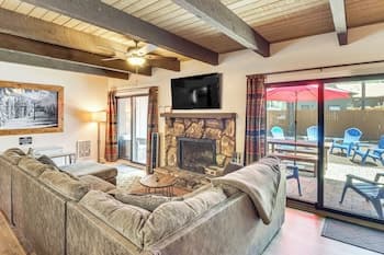 7 Mi to Rainbow Lake: Pinetop Condo w/ Patio!