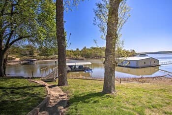 Idyllic Family Getaway With Grand Lake Access!