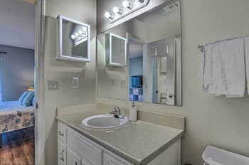 Cozy Pensacola Home w/ Yard: 10 Mi to Dtwn!