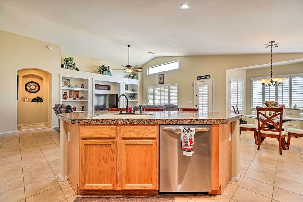 5 Mi to Golf Courses: Bbq-ready Surprise Home