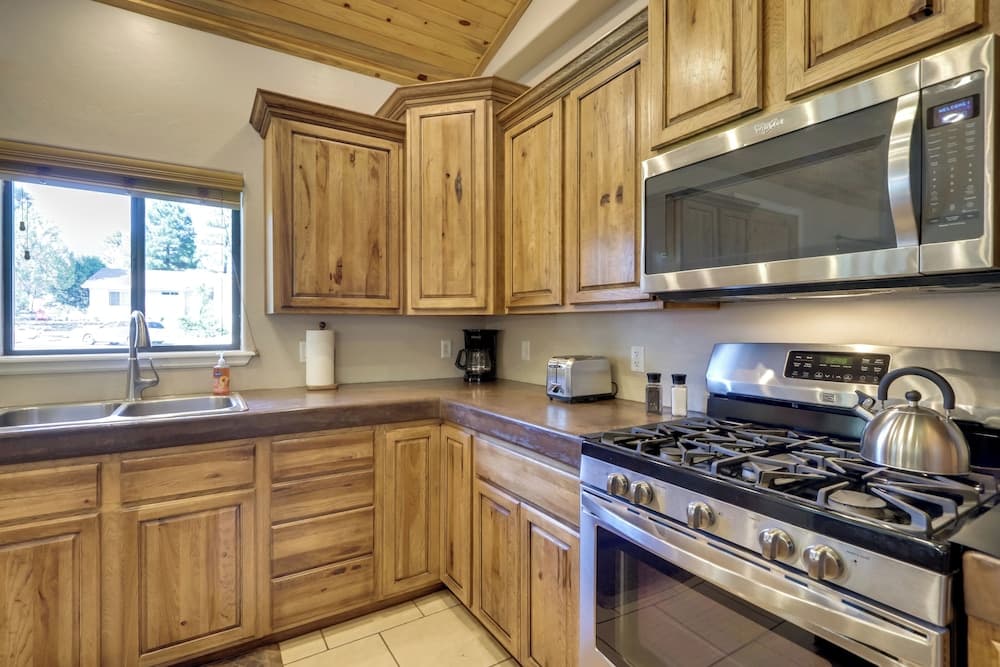 Modern Show Low Home w/ BBQ & Fire Pit!