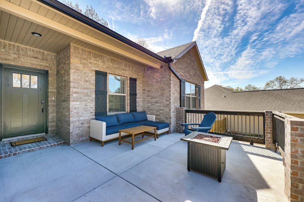 Biking Haven: Charming Bella Vista Home w/ Games!