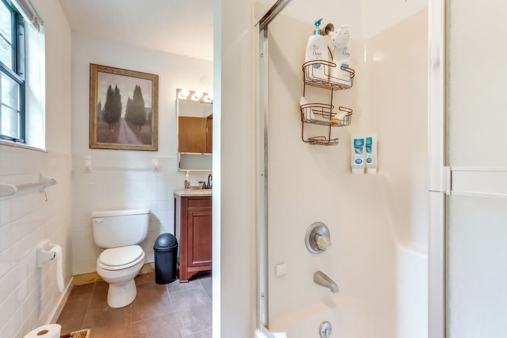 Deck & Boat Dock: Lakefront Getaway in Camdenton