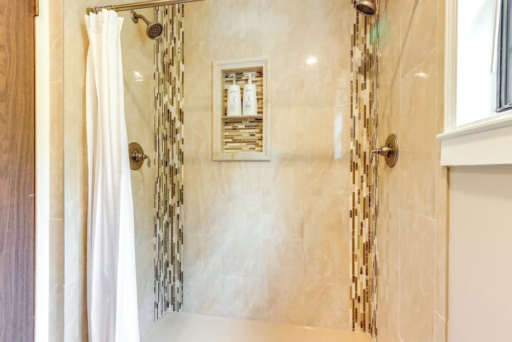 Deck & Boat Dock: Lakefront Getaway in Camdenton