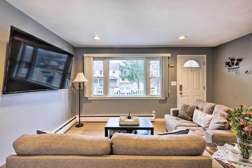 Charming Rocky Point Home ~ 1 Mi to Beach!