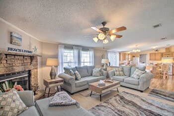 Bright Pensacola Home on Bayou - 8 Mi to Downtown!